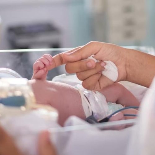 Brasil tem carência de 1,5 mil leitos de UTI neonatal para atender recém-nascidos.