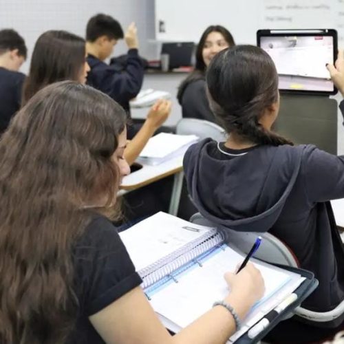 Uma a cada 3 famílias diz que filhos não aprendem o esperado na escola.