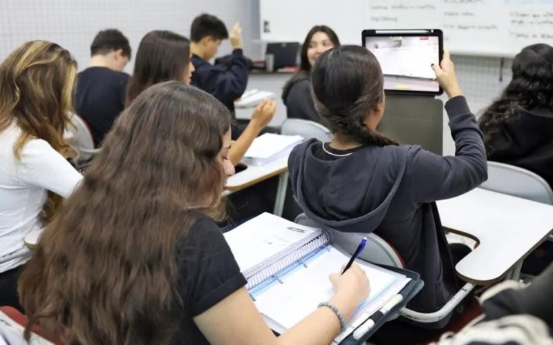 Uma a cada 3 famílias diz que filhos não aprendem o esperado na escola.