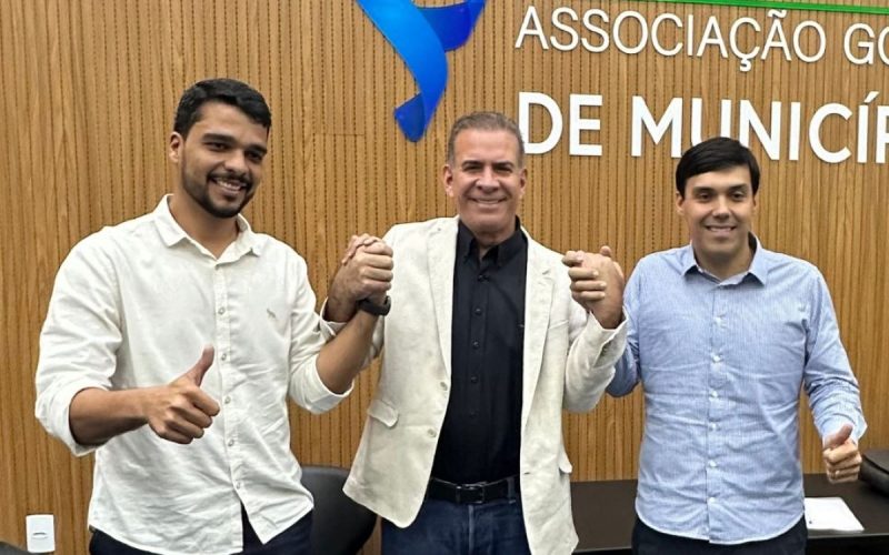 Prefeito de Hidrolândia é eleito presidente da AGM e nega acordo para não disputar em 2026