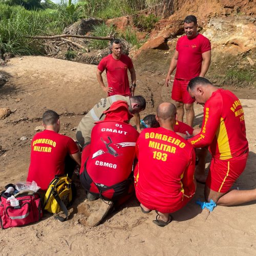 Corpo de Bombeiros resgata adolescente em Córrego